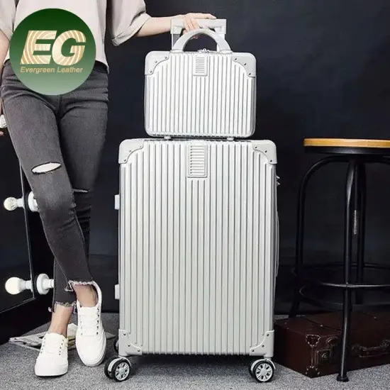 Vali cứng với thiết kế cổ điển từ thương hiệu nổi tiếng, kích cỡ từ 20 đến 28 inches - Sự lựa chọn sang trọng cho du lịch hình ảnh 1-description