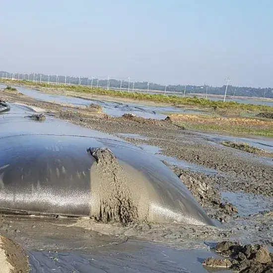 Giải pháp công nghệ tách nước bùn Geotube cho công trình đê chắn nước, kè biển và khai thác mỏ với độ bền cao hình ảnh 1-description