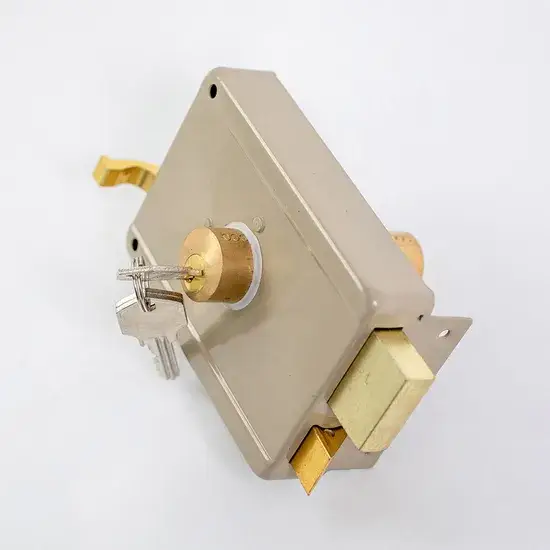 Giải pháp chống ăn mòn cho cửa văn phòng với khóa rim và chốt đêm hình ảnh 1-description