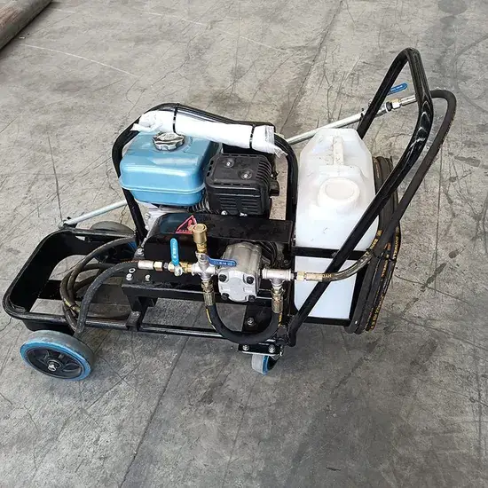 Máy phun nhựa đường trên bề mặt asphalt: Thiết bị hiệu quả cho công việc đường sắt hình ảnh 1-description