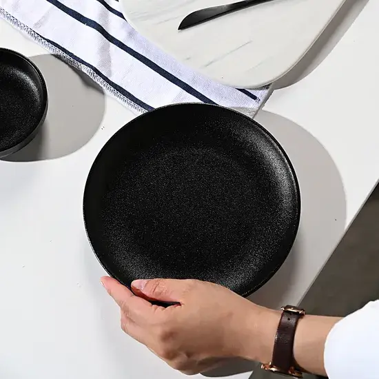 Đồ trang trí bàn ăn với đĩa sứ tròn in logo cá nhân cho khách sạn và nhà hàng hình ảnh 1-description