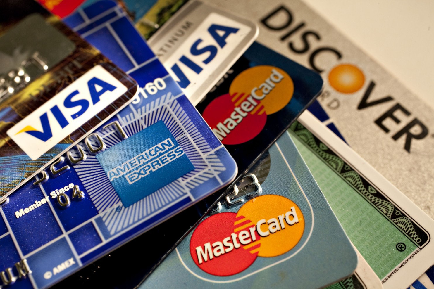 The-VISA-va-the-Mastercard